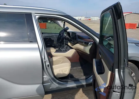 2020 Toyota Highlander Xle z USA, uszkodzony, nr VIN 5TDGZRAH3LS011671